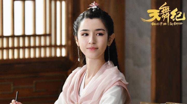 原创许凯天舞纪以为女主吴佳怡很美看到女二照片挪不开眼