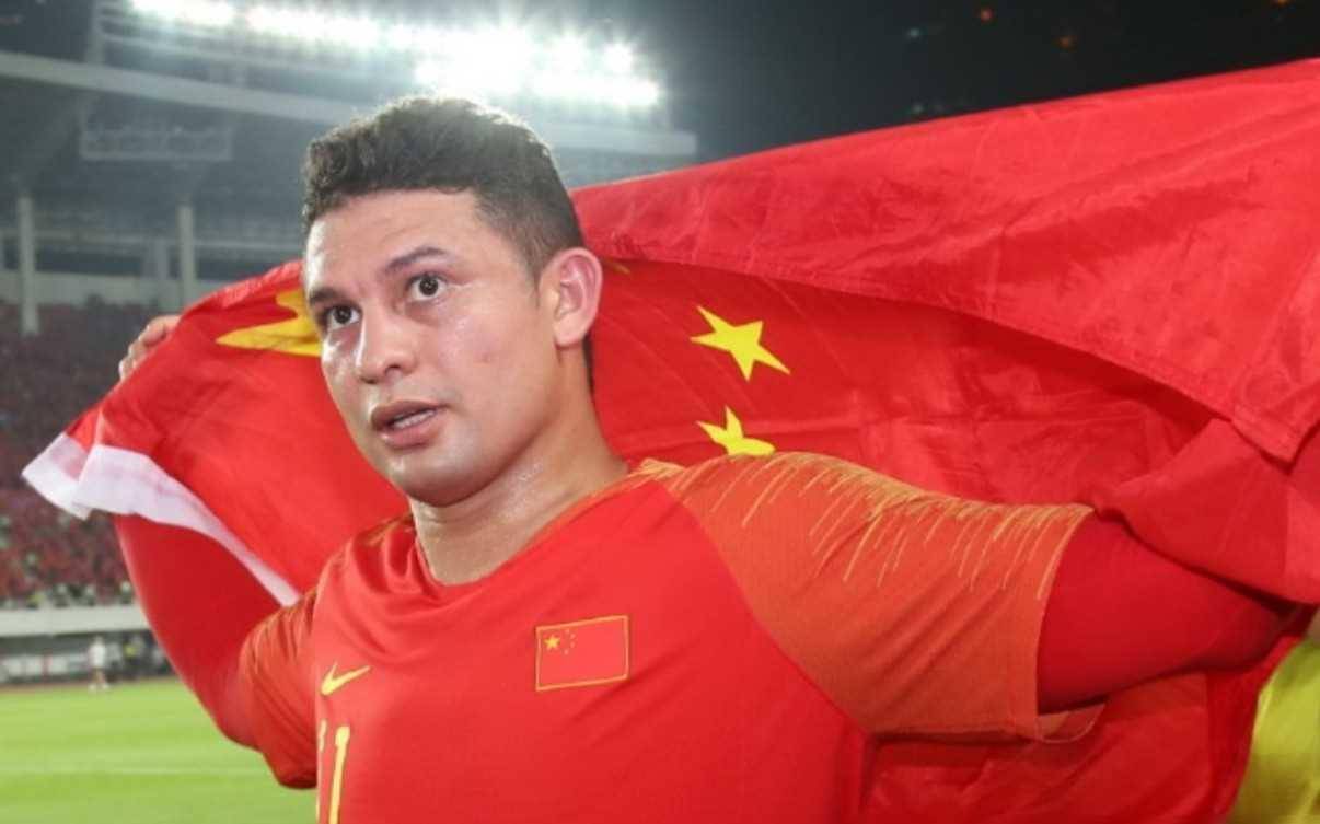 原创艾克森淘汰国足还有4人离队全家福新鲜出炉442阵型效仿