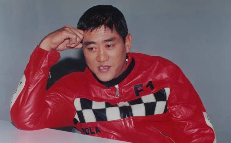 20年过去了说要帮柯受良养妻儿的刘德华曾志伟履行承诺了吗