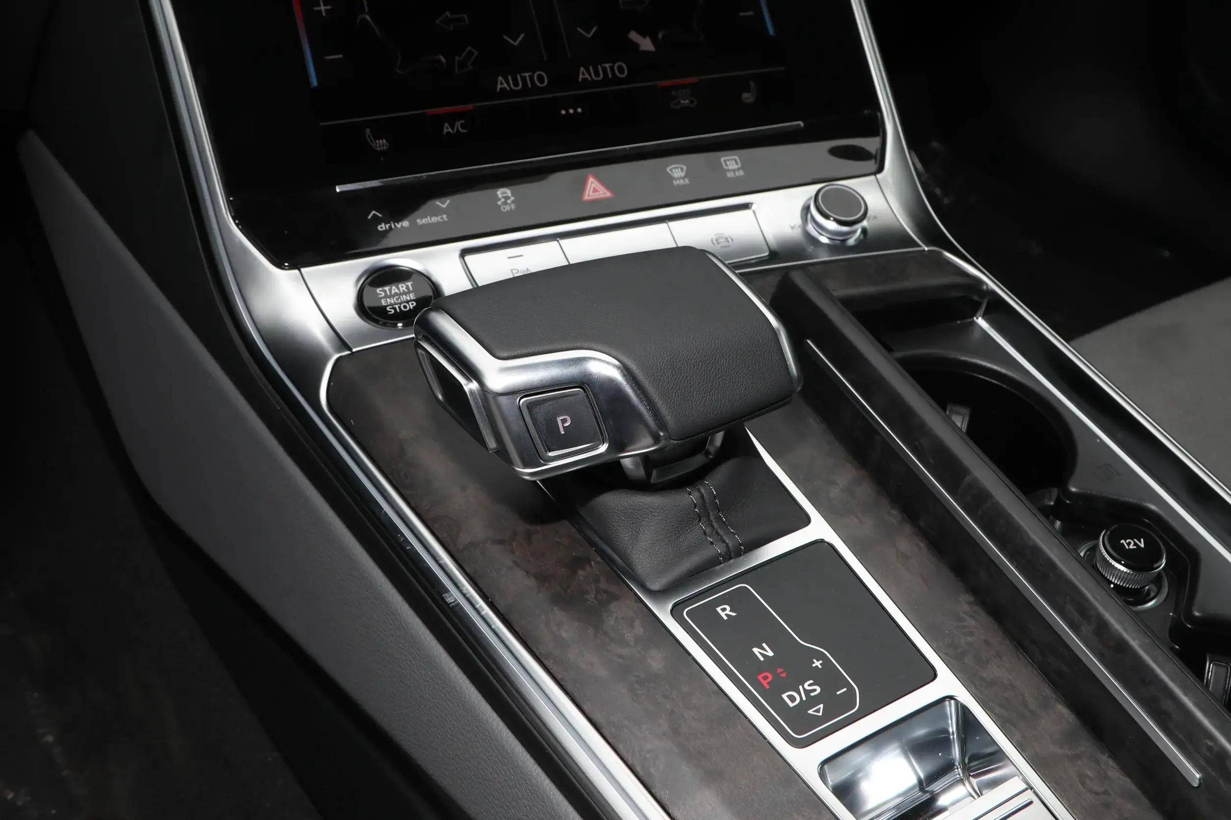 2024款奥迪a6l上市,提供2.0t/3.0t动力,售价42.79-65.