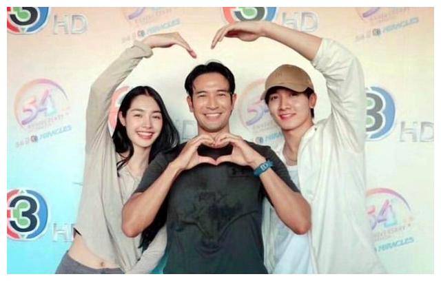 本次大赛依然由三台两位戏剧大女神anne和janie担任球队经理,boy和