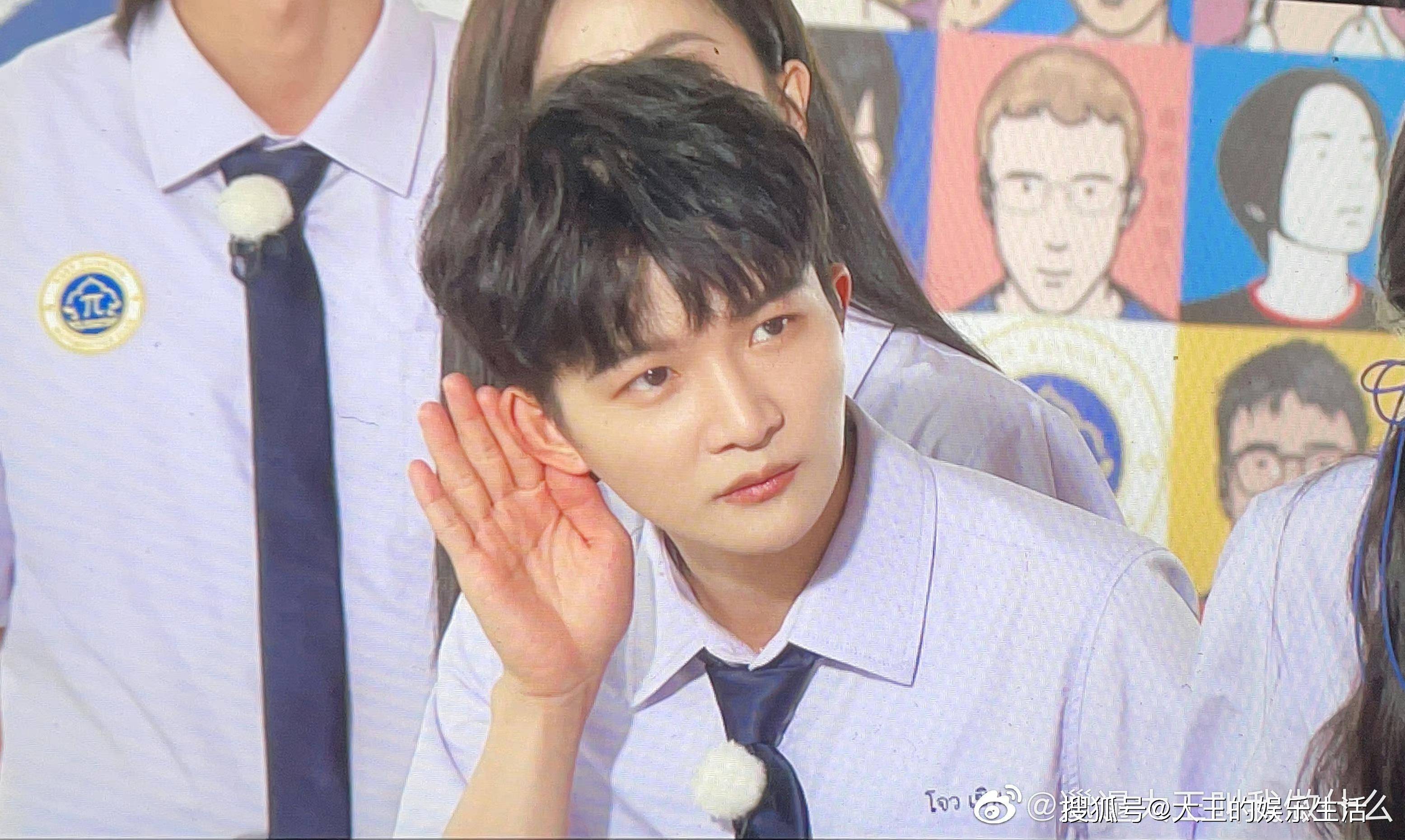 除了张真源之外,还有歌手周深也将加入《奔跑吧12》的行列.