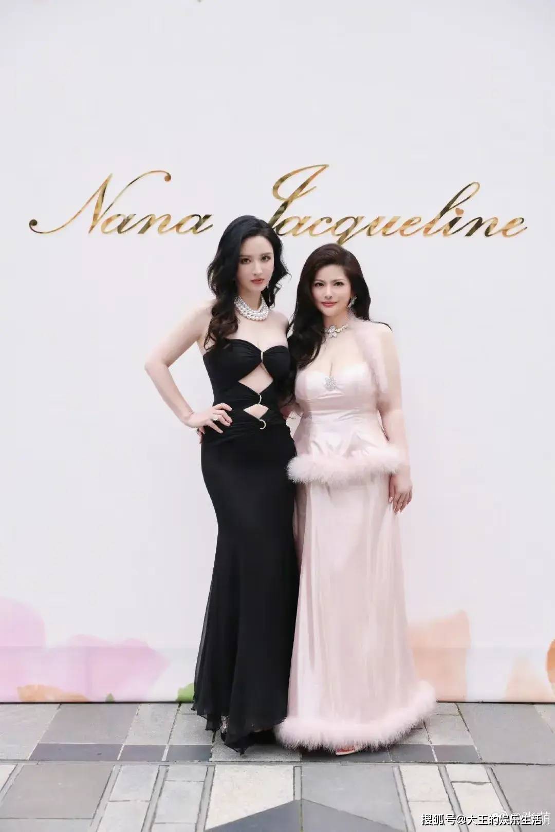 上海时装周杨颖内娱首秀极不自信张萌刻意的性感却输给了她