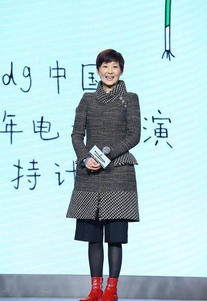 原创徐帆的保养真到位50来岁了还穿运动服看着还真挺有活力