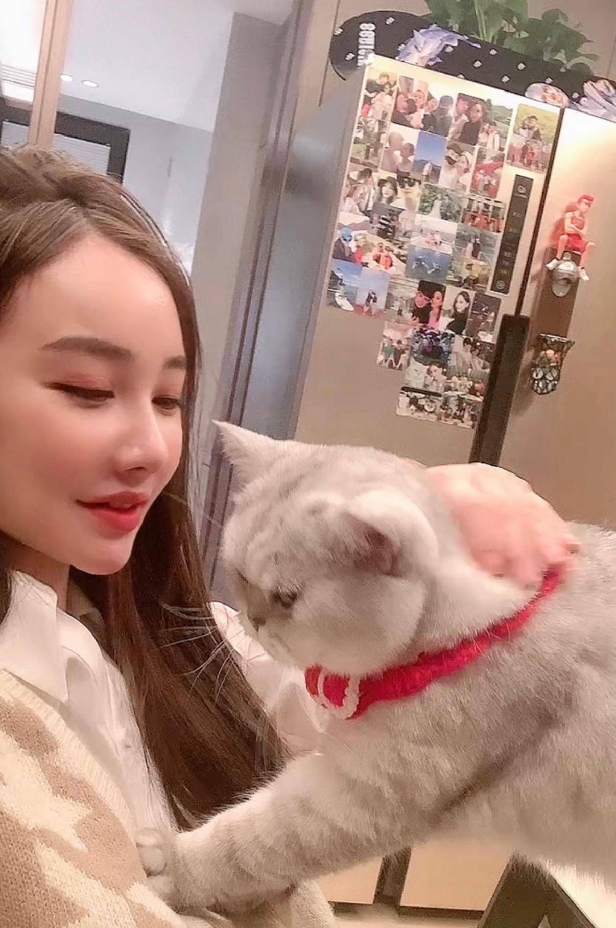 原创又一明星隐婚四年之后被迫公开女方在超话晒结婚照男方目前无回应