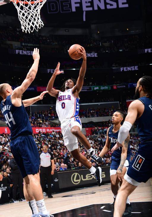 76人双星领衔大胜快船哈里斯马克西狂飙48分