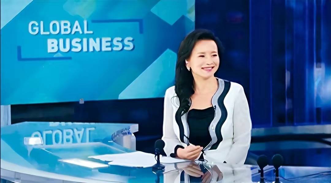 2003年9月,她来到了新加坡,加入了cnbc,作为《环球第一财经》节目中的