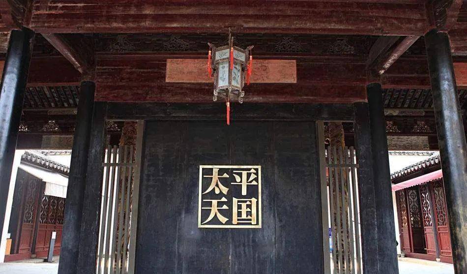 慈禧向十一国宣战,很多汉人督抚集体抗旨,慈禧为何没有惩罚_李鸿章