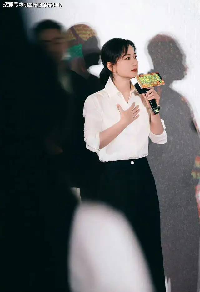 原创早春白色衬衫看刘亦菲贾玲等3种搭配杨紫搭10w牛仔裤很惊艳