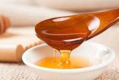 春天常喝蜂蜜水好处多多但养生专家说这2类人一口都不要多喝