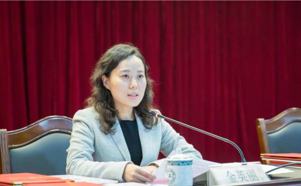 原创上海美女官员金英丽广交男友疯狂敛财538万2020年获刑10年