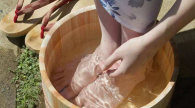 泡脚未必人人适用 适合就是养生 否则就是毒药_热水_因为_水温