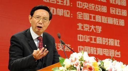 最终结果就是,尹明善在退休之前并没有把力帆集团继承给儿子尹喜地