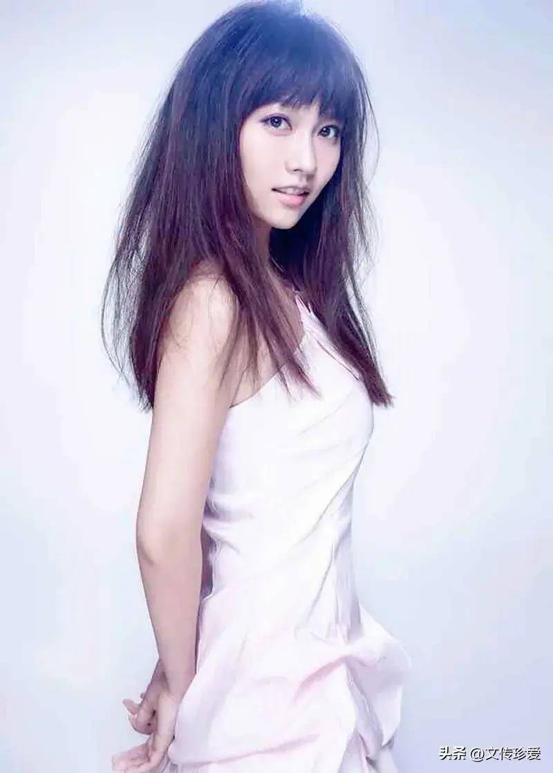 她是娱乐圈的黑料女王才华横溢容貌出众娱乐圈全能演员