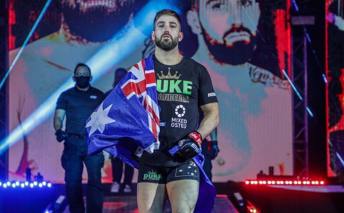 原创不败重量级之星出战泰南一回合结束战斗我要把对手的头打掉