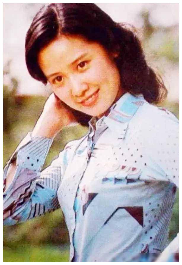 原创张力维嫁给导演丈夫生下一子如今生活如何