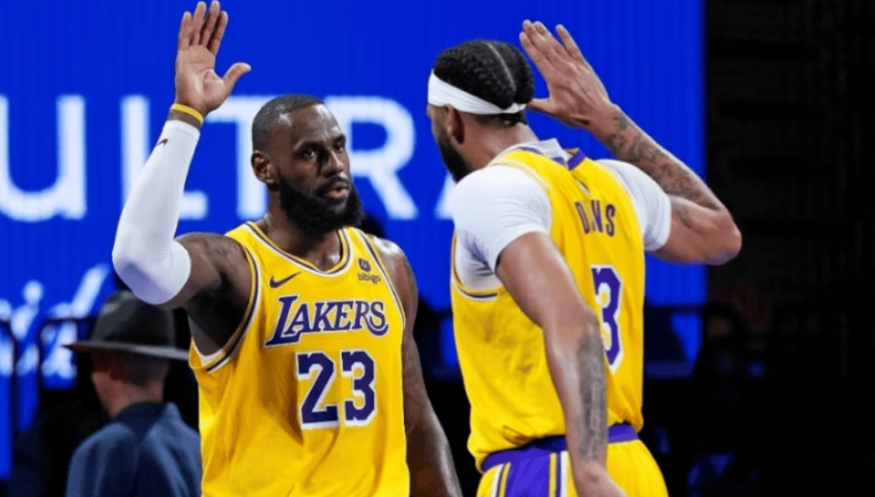 狂轰94 44 24,湖人三巨头打疯了,詹姆斯浓眉联盟第一_本赛季_里夫斯