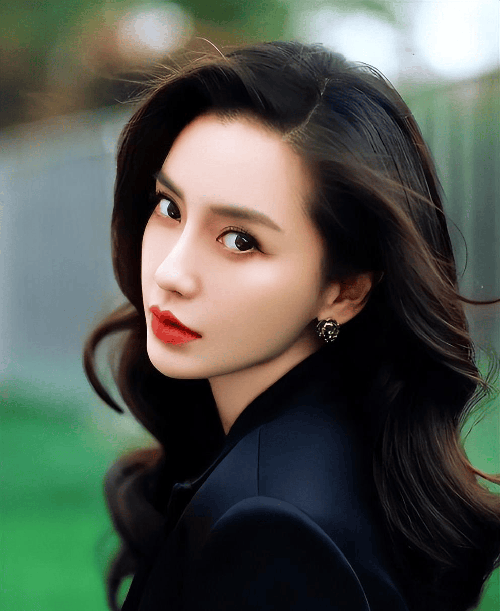 原创落毛的凤凰不如鸡消失四个月后高调回归杨颖还是被低估了