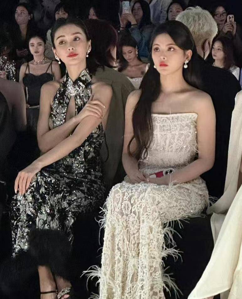 上海时装周高调复出,让出c位且遭小花们抢尽风头_杨颖_超越了_胡连欣