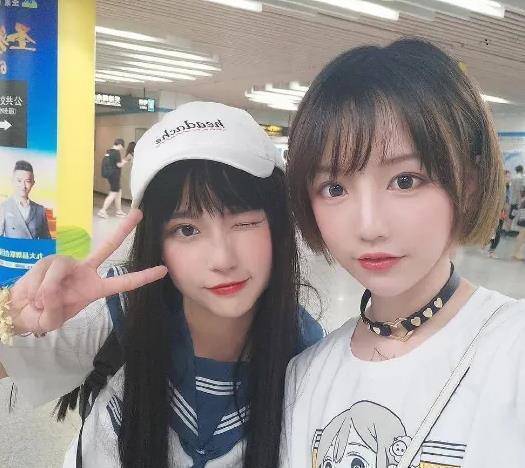 原创诸葛大力跟闺蜜逛街的照片看过没看到俩人的装扮直男也沸腾了