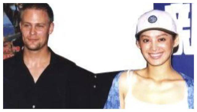 虽然最终两人还是离了婚,刚结婚时夫妻俩非常恩爱,宁静更是跟随保罗