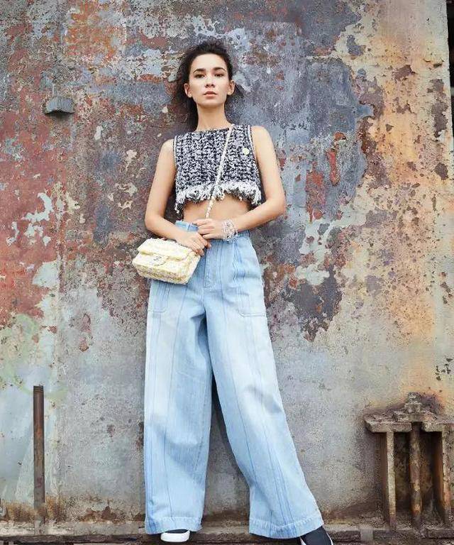 原创韩庚携娇妻登杂志34岁卢靖姗穿薄纱秀小蛮腰身材挺撩人