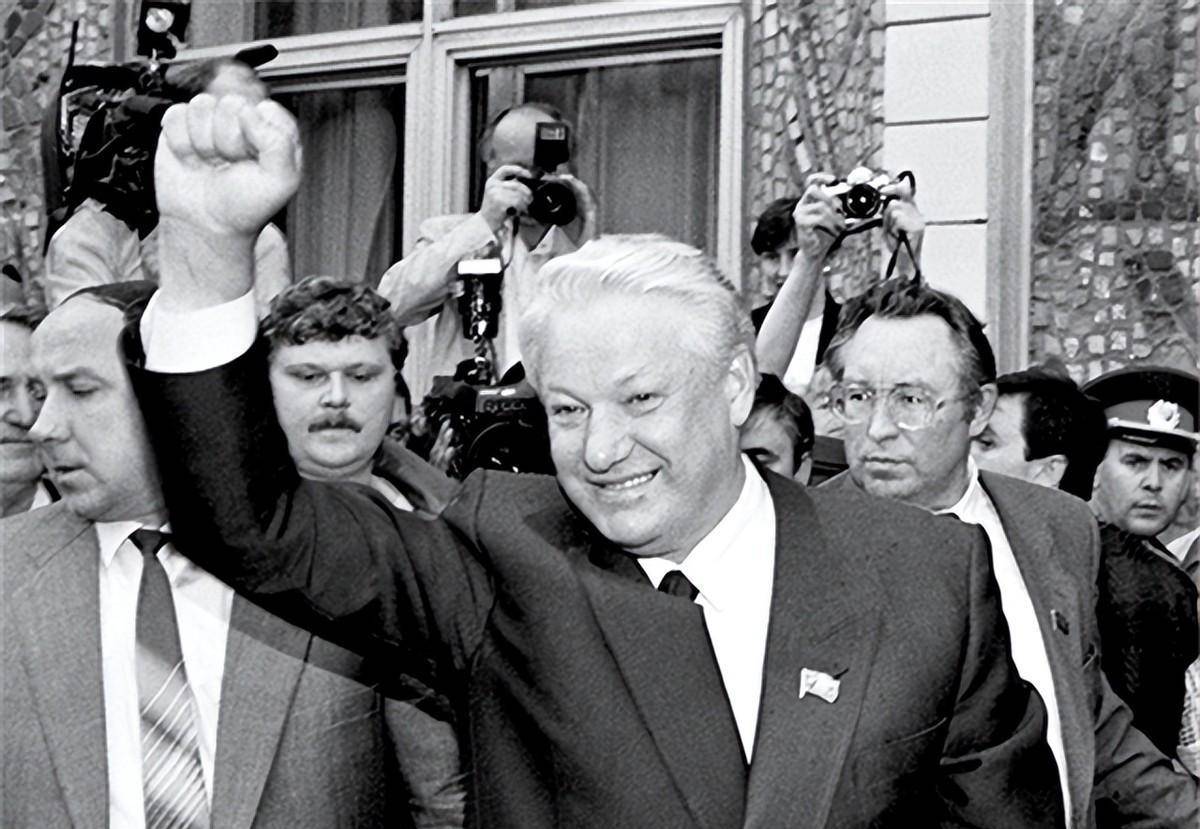 原创戈尔巴乔夫晚年退休金仅10美元抱怨没人慰问对普京时褒时贬