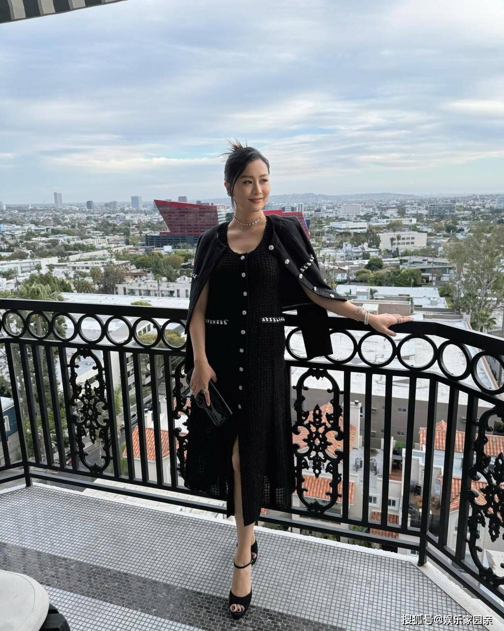 陈法拉二胎后首露面,极速瘦身零水肿,穿12万连体裙开怀灿笑