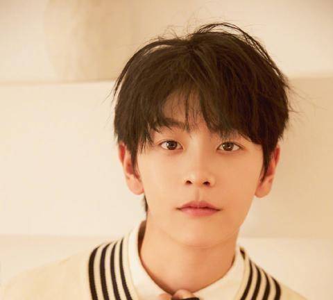 对此大家的反应是这样的杨幂的确是好前辈一斤子和梦梦子加油感谢幂幂