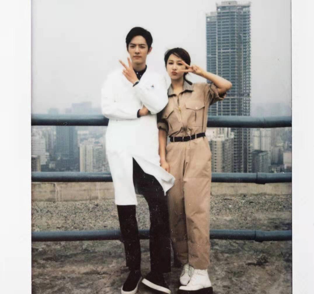 原创杨紫参加活动脸部未消肿生图再次撞脸杜华真的不是亲姐妹