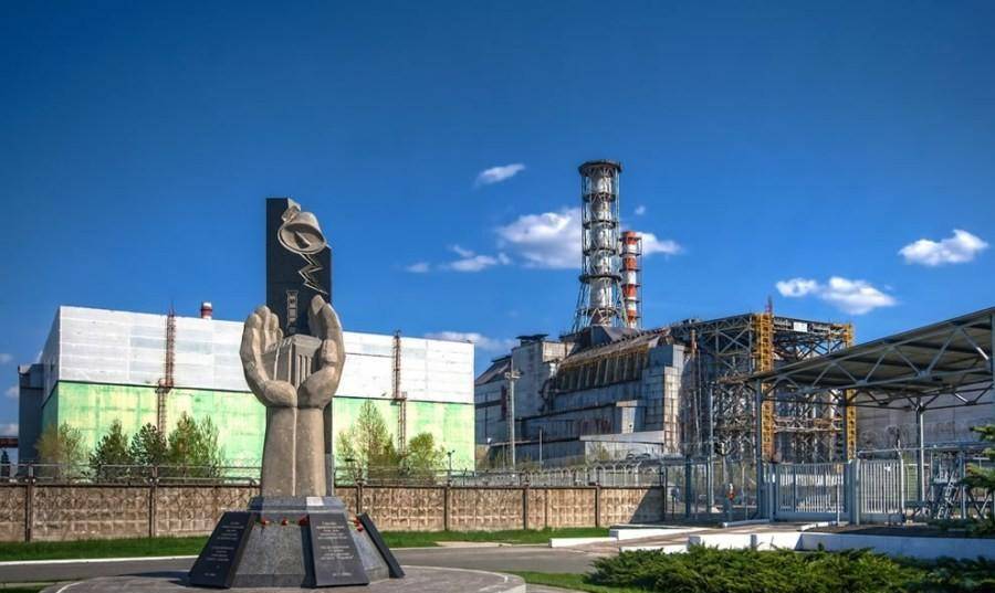 【发生爆炸的反应堆】无论是探险家,还是游客,来到切尔诺贝利核电站后