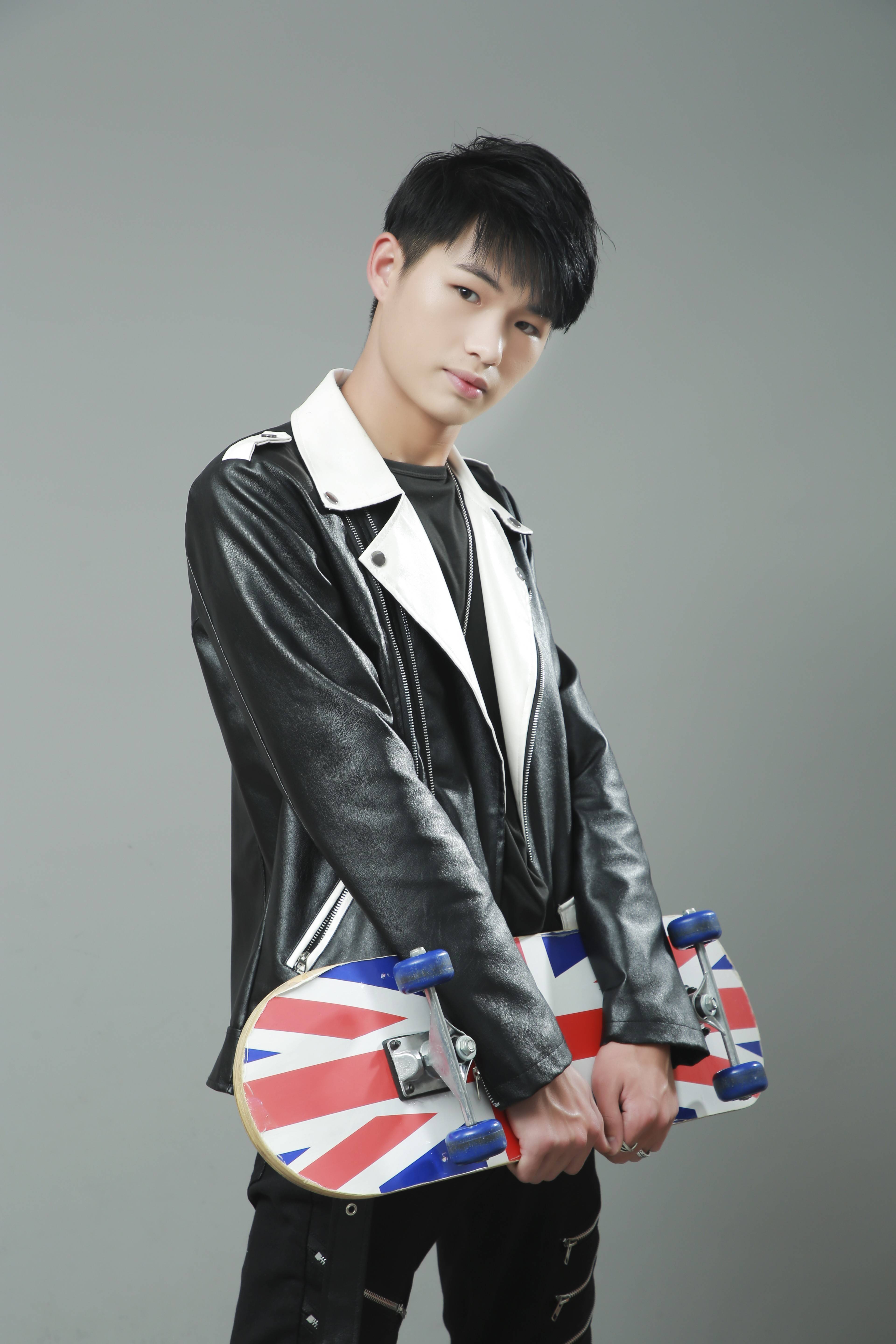 潮流新力量;新人男模的时尚风采