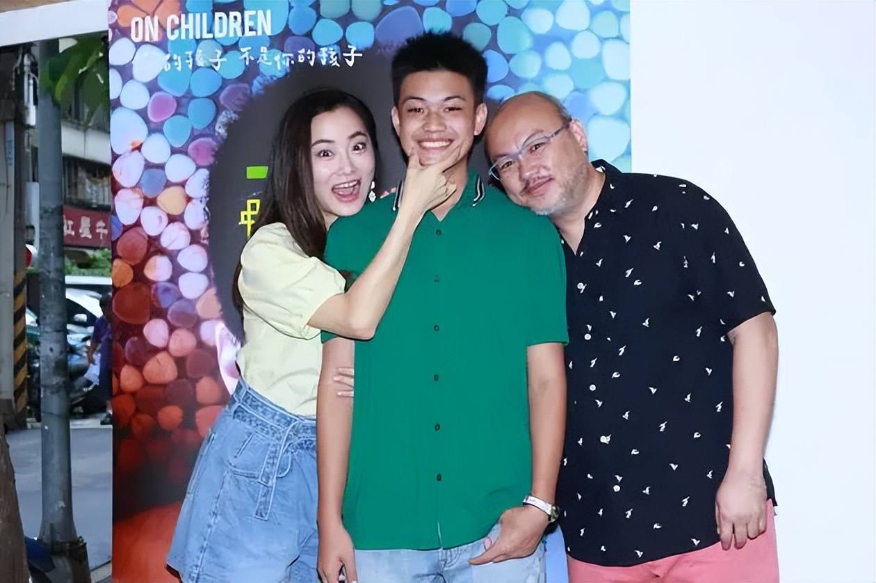 在外界都不看好的情况下,俩人交往6年后结婚了.