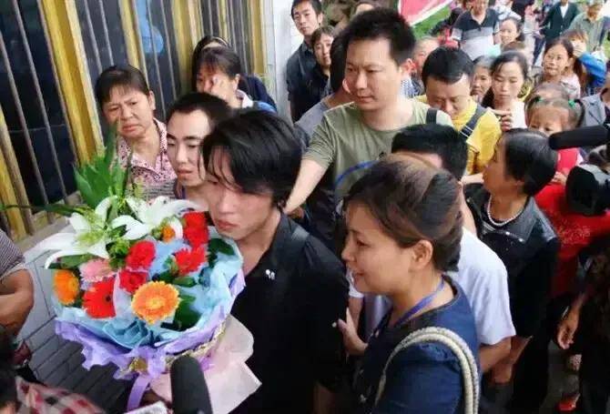 19年来,小伙重复做同一个梦,全部画下来后,竟揭开一场凶杀案_徐扬