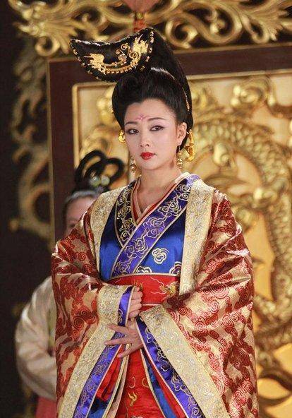 所以说,武则天把他的几个儿子爱怎么样就怎么样,只要是挡住了她掌权的