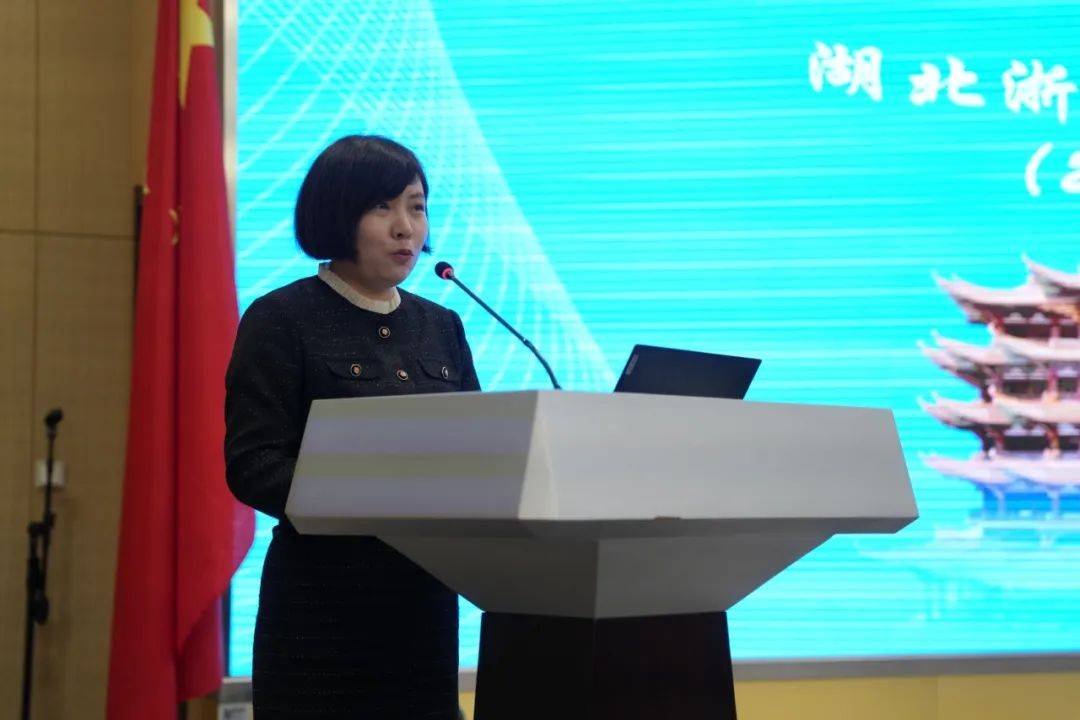 湖北校友会副秘书长李乔作《湖北校友会财务报告》,秘书长李社锋作