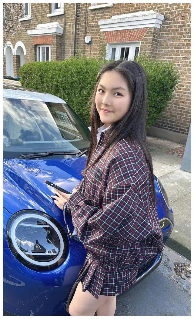 15岁王诗龄现状两身大牌行头超10万一只发卡顶一个人工资了