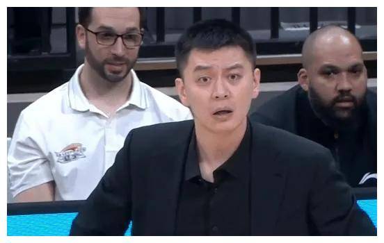 辽宁篮球队全华班大逆袭主教练沉稳领军