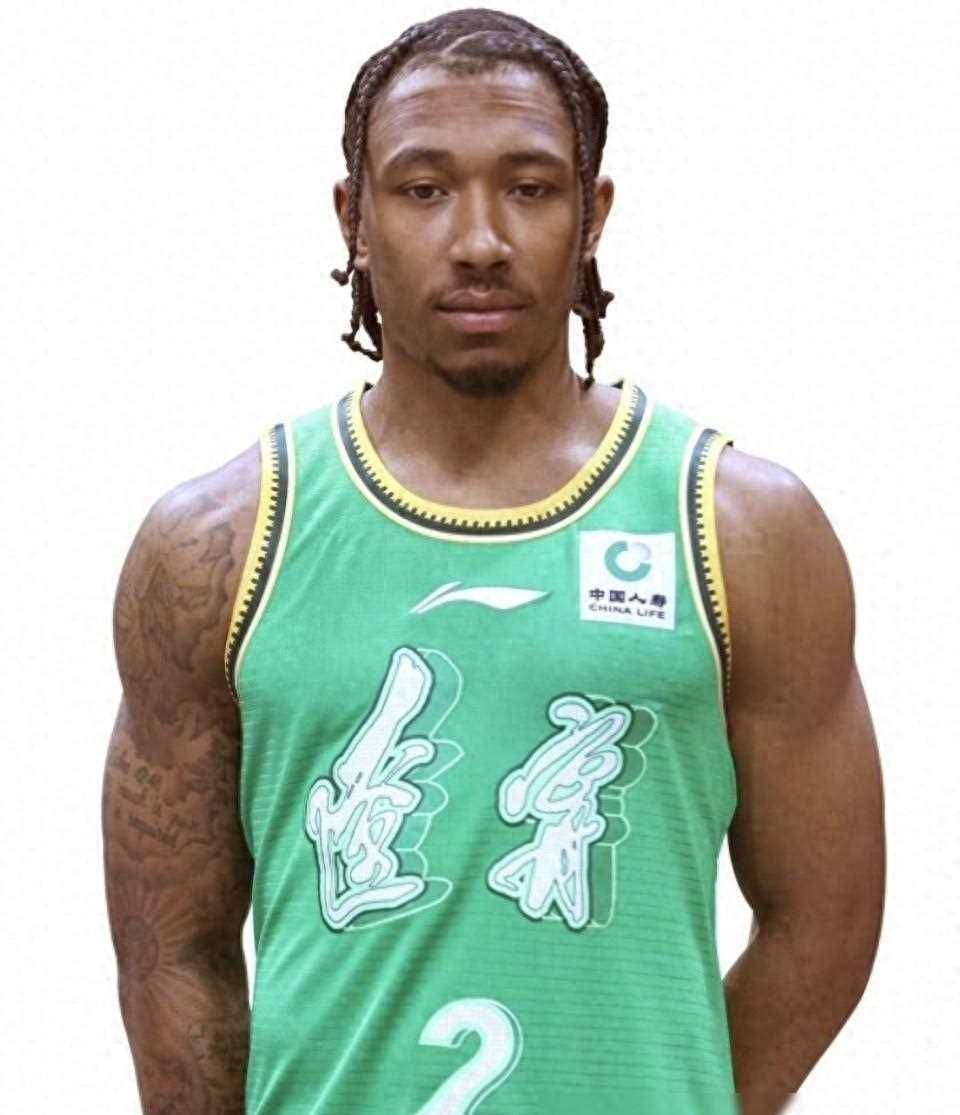 比辽宁队外援还差劲的外援靠剪辑骗取大合同差点被韩德君暴揍