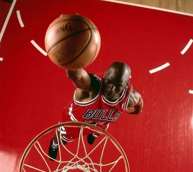 原创10公牛的首次卫冕之旅险象环生但乔丹却迎来了最想击败的对手