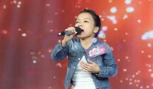 原创90厘米袖珍女孩嫁175厘米男孩婚后儿子出生全家人没了笑容