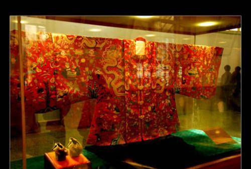 陵园,偏偏有一个陵墓被打开,一看有样重要东西不见了_皇帝_地宫_定陵