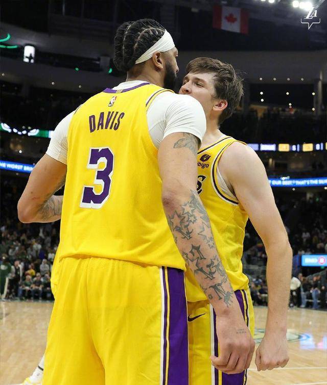 原创里夫斯凭借291410数据率领湖人逆转雄鹿胜出拉塞尔赞誉称赞队友