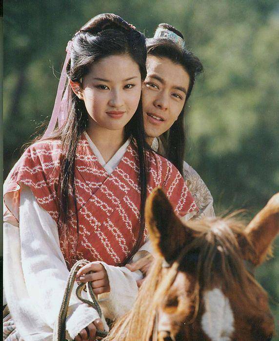 原创原创16年前的这部戏10个女角色都是高颜值当妈的长得最特别