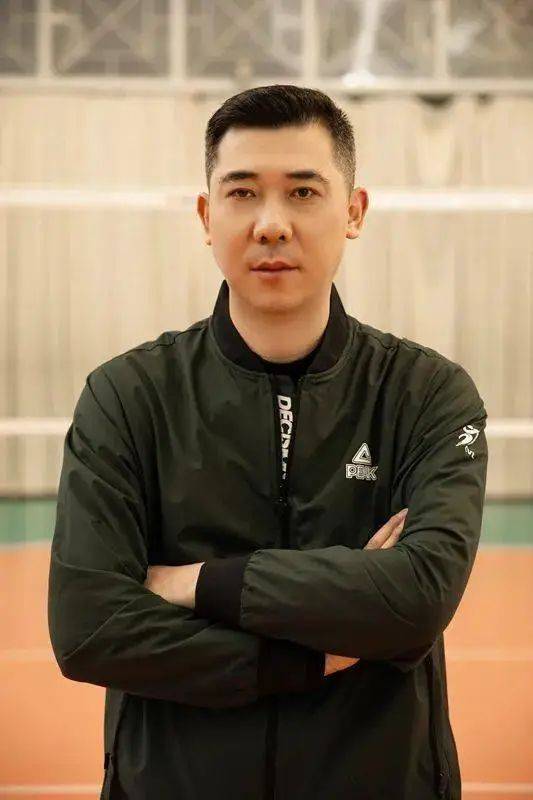 原创男排名宿周建安打球执教都辉煌为何45岁才结婚