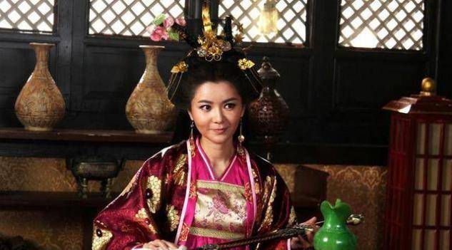 原创张丽华10岁入宫16岁被皇帝宠幸23岁封贵妃30岁却惨遭斩杀