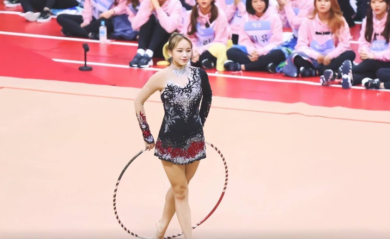 失去了精修待遇,没有ps的身材成了亮点_表演_体操_王一博