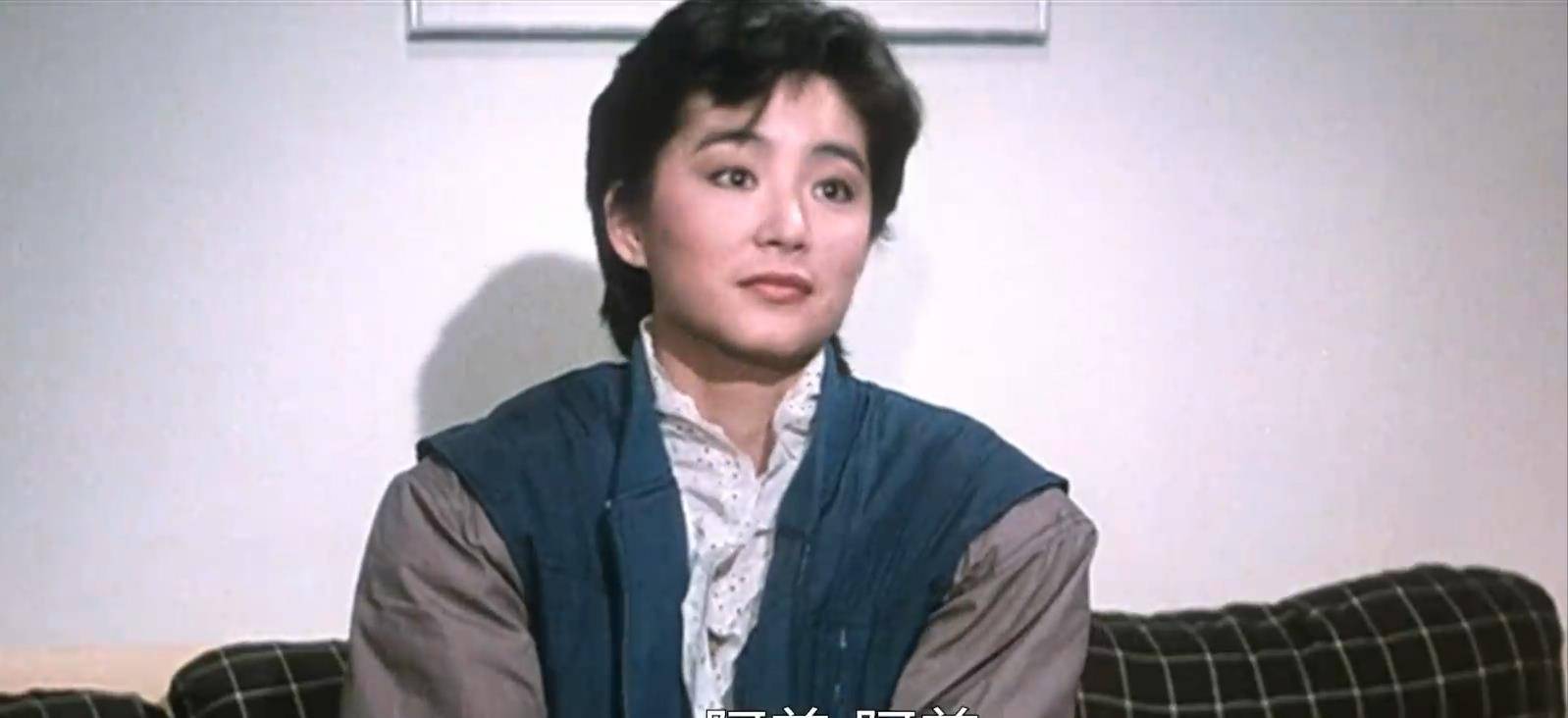 在《警察故事》中,有一段林青霞从五层楼高的天台,跳下掉入游泳池的戏