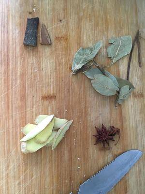 红烧肉炖土豆做法儿子特别喜欢的一道家常菜