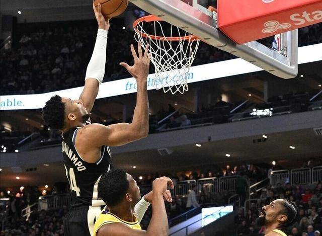 nba战报湖人残阵逆转雄鹿汤普森闪耀复出